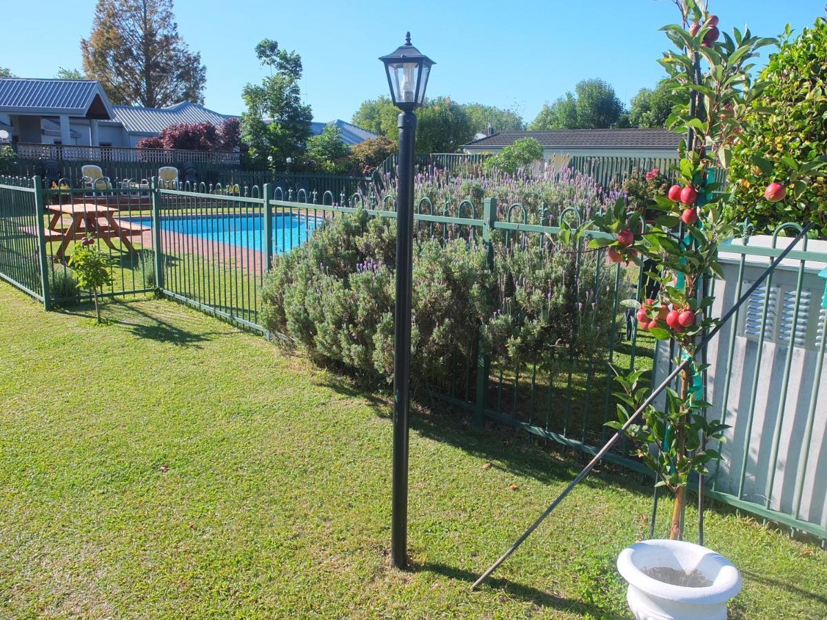 Colonial Court Motel Cambridge Εξωτερικό φωτογραφία
